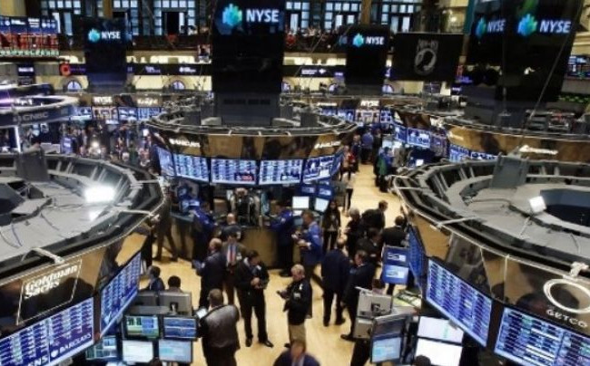 «Черный понедельник»: мировые биржи пережили худший день с 2008 года