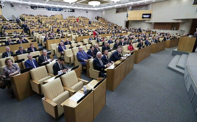 Поправки в Конституцию РФ: в Госдуме предлагают обнулить президентские сроки