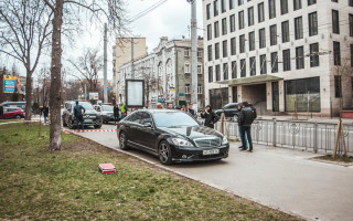 В Киеве расстреляли элитный Mercedes: подробности