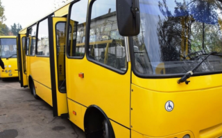 У Києві на трасі водії маршруток влаштували бійку: є відео