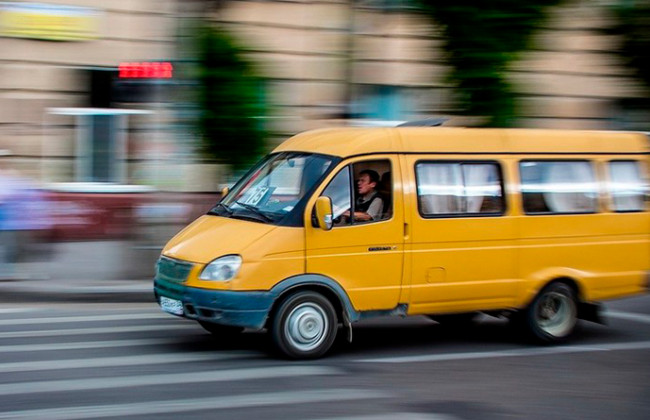 Под Киевом у маршрутки на полном ходу отвалилось колесо