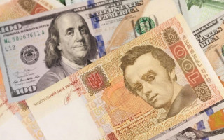 Нацбанк продал почти миллион долларов для поддержки гривны