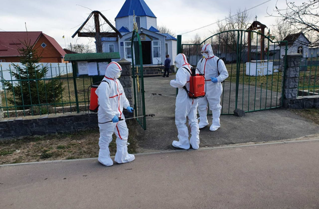 Как на Житомирщине «окропляют» церковь, куда ходила женщина с короновирусом: фото