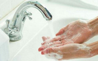 Украинцам пояснили, как правильно мыть руки и обрабатывать антисептиком
