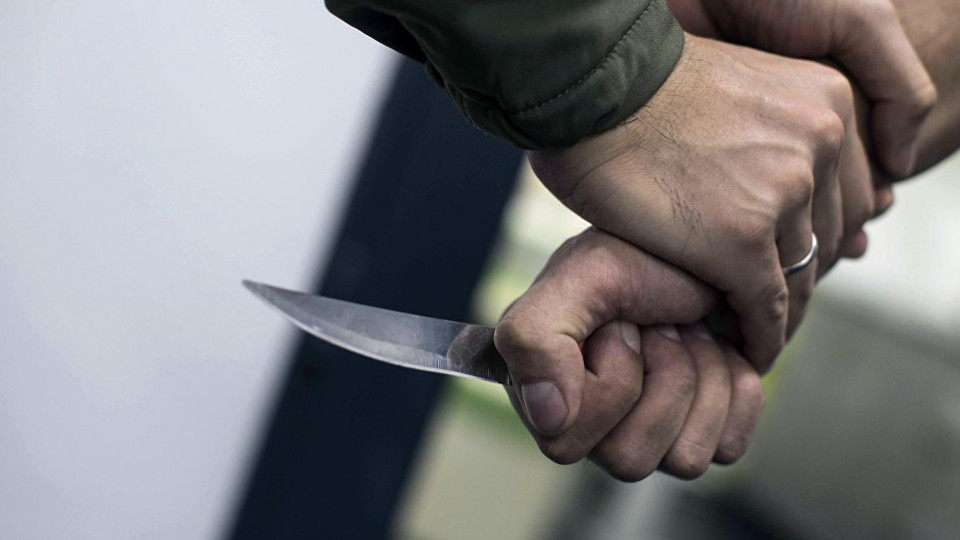 В Днепре возле кафе чуть не убили мужчину ножом: что известно о конфликте
