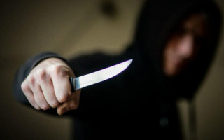 На Запоріжжі неповнолітній вдарив ножем 83-річну сусідку