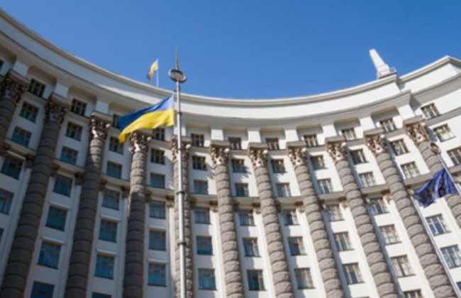 Кабмін заборонив пасажирські перевезення та обмежив кількість учасників масових заходів