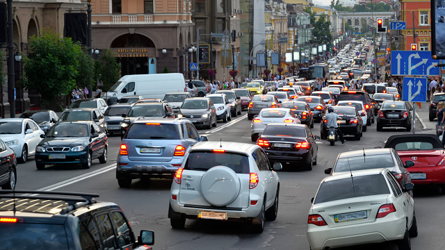 Транспортный коллапс и «набитые» маршрутки: что происходит в Киеве после закрытия метро, фото