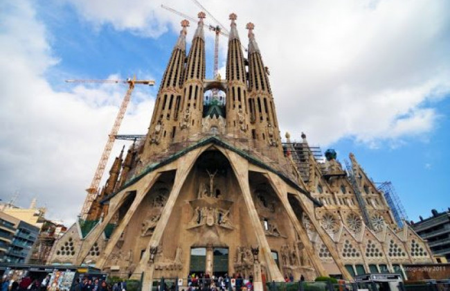 За нарушение карантина в Испании задержали почти 90 человек