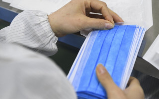 Стало відомо, коли захисні маски з’являться у вільному доступі