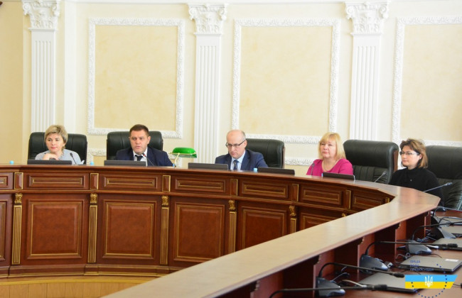 Судью отстранили от осуществления правосудия за непроцессуальные отношения