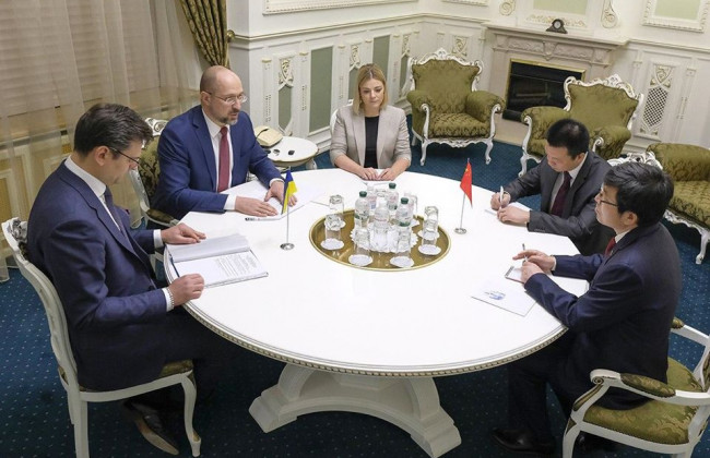 Шмигаль і Кулеба зустрілися з послом Китаю в Україні