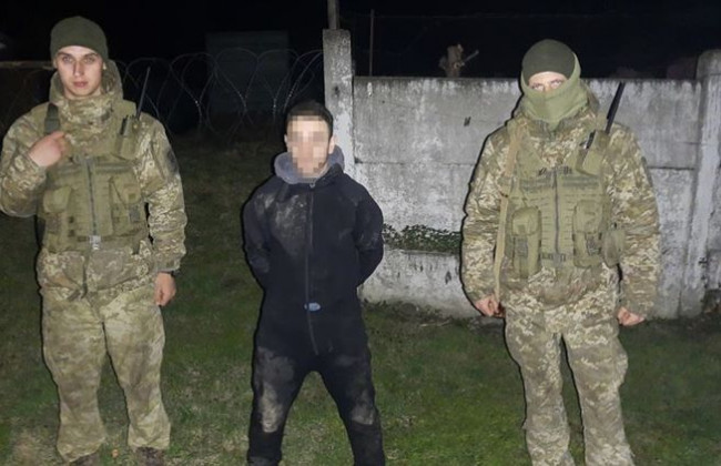 Контрабанда медицинских масок: пограничники задержали водолаза у реки Тиса