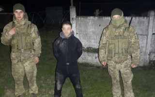 Контрабанда медицинских масок: пограничники задержали водолаза у реки Тиса