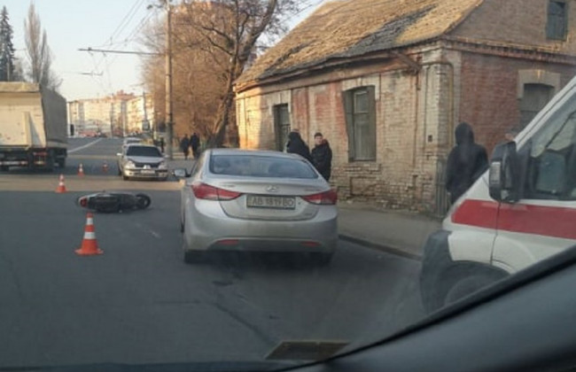 В Виннице в аварию попали два подростка на скутере