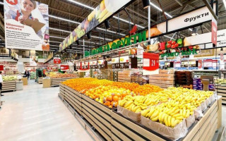 В Киеве ввели ограничение по числу посетителей в продуктовых магазинах и аптеках