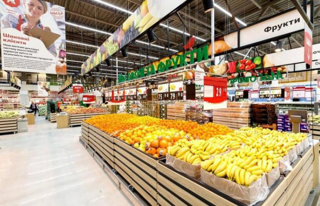 В Киеве ввели ограничение по числу посетителей в продуктовых магазинах и аптеках