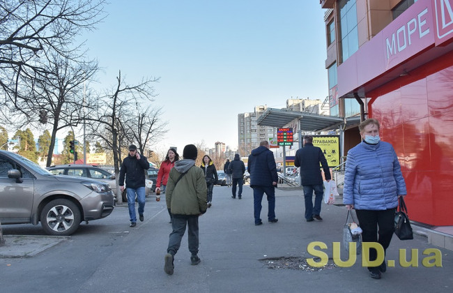 Закупка продуктов и очереди возле аптек: как проходит карантин в Киеве