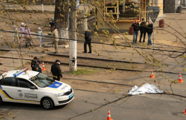 В Одессе трамвай снес насмерть женщину, фото