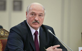 Лукашенко пригрозил белоруссам, выезжающим за границу, что закроет им въезд обратно в страну