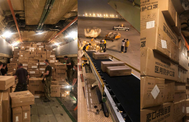 З'явилося відео, як китайці завантажують в літак маски і тести для відправки в Україну