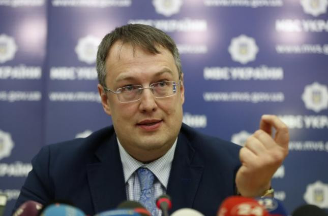 Замглавы МВД Антон Геращенко опубликовал способ от китайских коллег по борьбе с коронавирусом