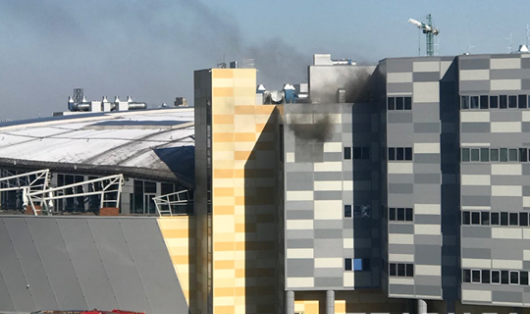 Левый берег Киева затянуло дымом: горит крупный ТРЦ
