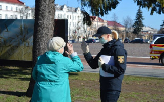 В ГСЧС посоветовали, как здороваться во время карантина