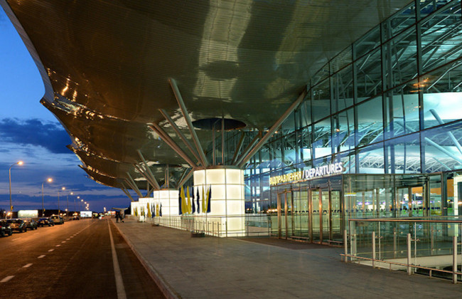 Всі аеропорти, крім Борисполя, припиняють свою діяльність