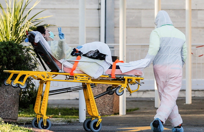 Врачи в Европе бьют тревогу: больницы становятся первым источником распространения коронавируса, видео