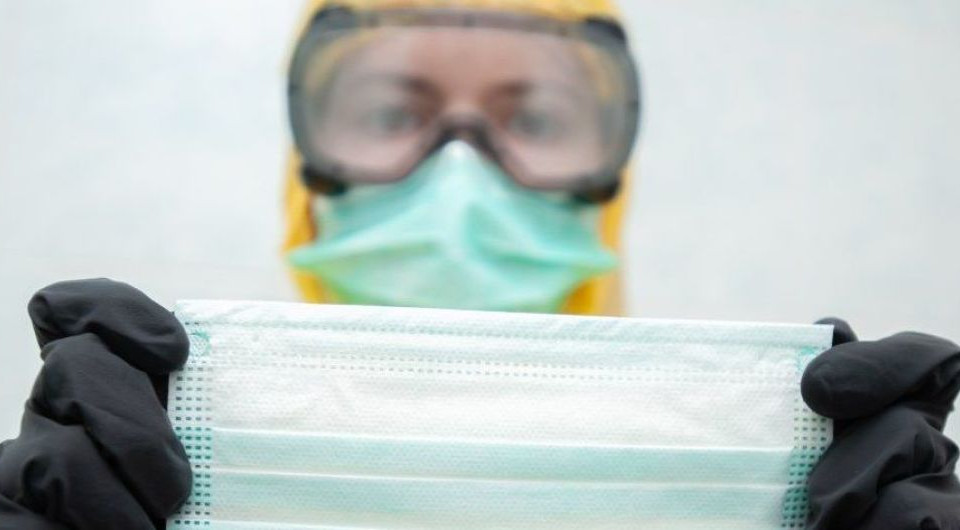 З Китаю прибули медичні маски, апарати штучної вентиляції легень та інші засоби для боротьби з COVID-19