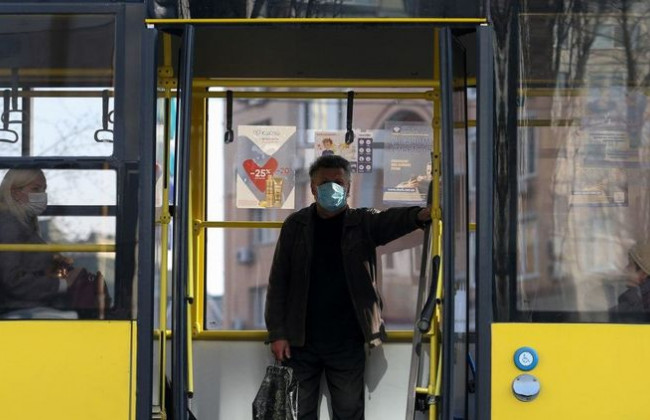 Спекуляция на карантине: в продаже появились спецбилеты на киевский  транспорт