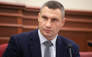 В яких аптеках можна знайти маски та антисептики: Кличко дає брифінг, трансляція