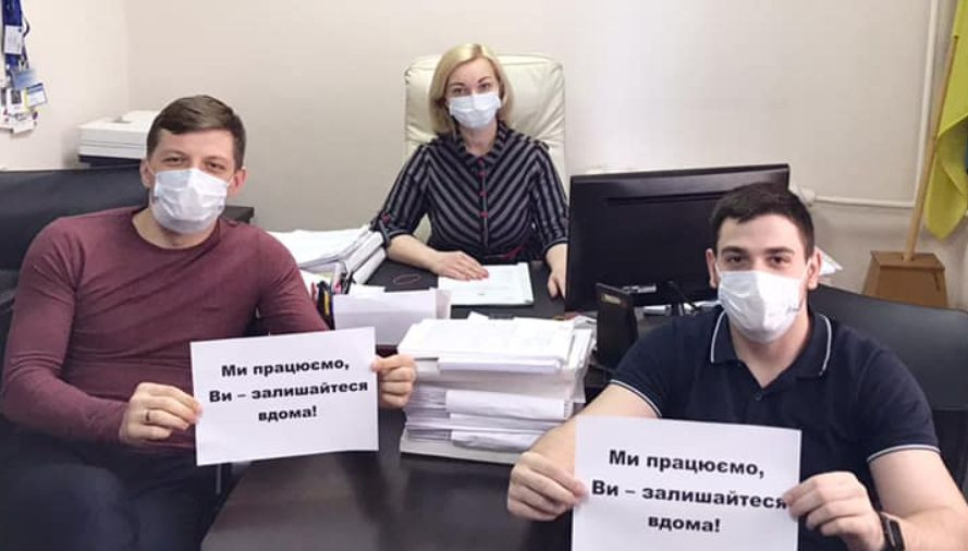Суд не місце для вірусу: колектив Дніпровського райсуду Києва приєднався до флешмобу