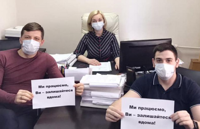 Суд не місце для вірусу: колектив Дніпровського райсуду Києва приєднався до флешмобу
