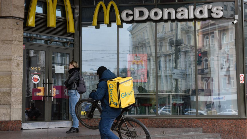 Рестораны пытаются привлечь к ответственности за «еду навынос»: McDonald’s тоже может подпасть