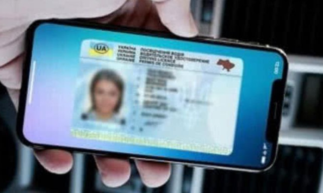 Водіям пояснили, як забиратимуть електронні права