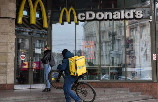 Рестораны пытаются привлечь к ответственности за «еду навынос»: McDonald’s тоже может подпасть