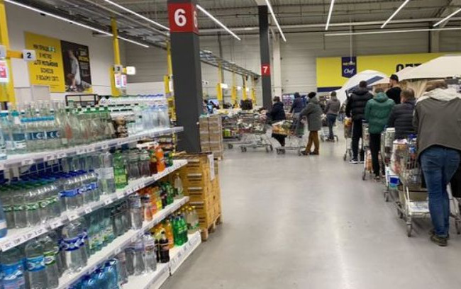 Киевлян предупредили, что в магазины не будут пускать без масок