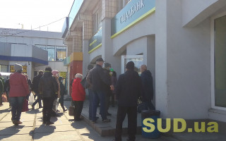Ощадбанк и аптеки в центре особого внимания — карантин в Киеве 25 марта, фото