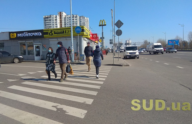 Полки магазинов пустеют, а очереди растут: что происходит в Киеве 25 марта