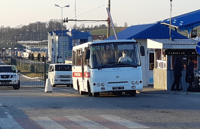 Шмигаль анонсував розробку плану щодо обмеження пасажирських перевезень через кордон