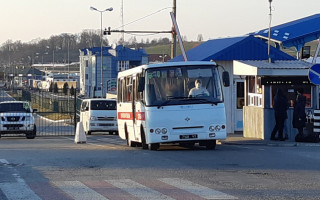 Шмигаль анонсував розробку плану щодо обмеження пасажирських перевезень через кордон