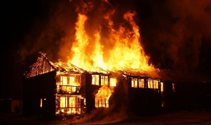 В Херсонской области сгорел жилой дом: есть погибший