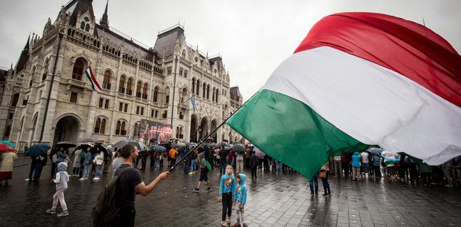 У посольстві України в Угорщині розповіли, що робити українцям, у яких закінчується віза