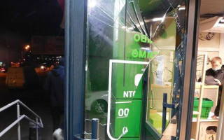 В Києві двоє чоловіків влаштували погром в магазині