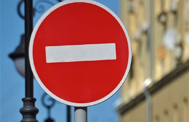 Карантин в Украине становится жестче: какие дороги перекрыли из-за коронавируса