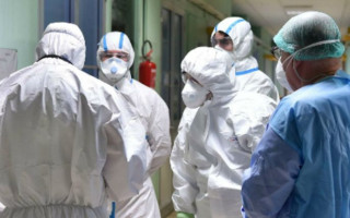 «Охотится» на молодых: люди преклонного возраста меньше болеют коронавирусом в Украине