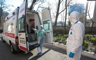 Люди у селі бояться, відмовились викопати могилу — дочка розповіла, як забирали померлого від коронавірусу