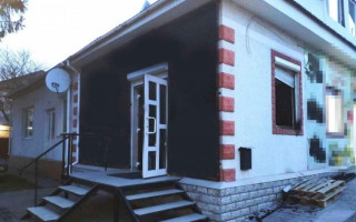В Дубно неизвестные подожгли кафе: помещение покрыто копотью и сажей